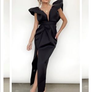 Size Large Deep V Black “I Am Fashion” Dress from Lane201.